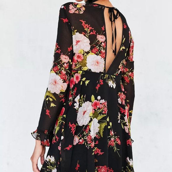 🎉 Bundle Deal: 4 for $20! 🎉 Sheer Black Kimchi Blue floral Dress - Picture 3 of 16